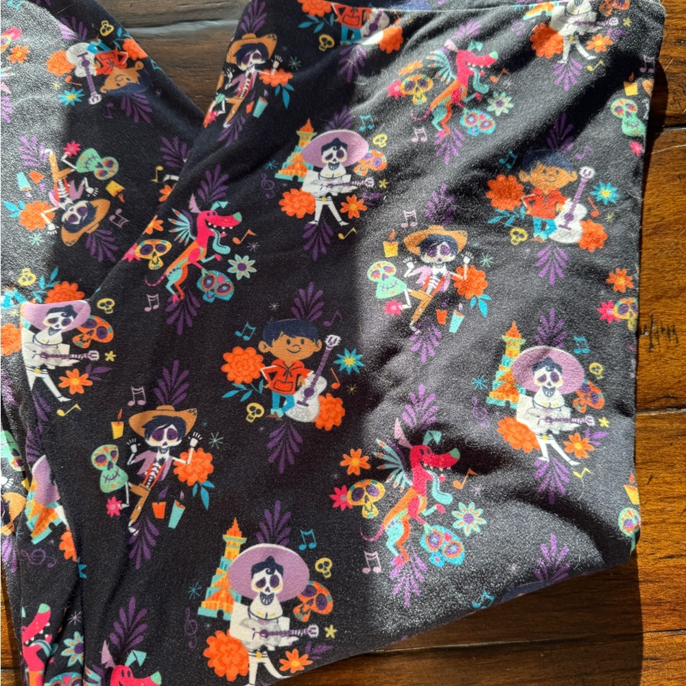 Women’s Walt Disney Coco Themed Leggings- Size XL - Picture 2 of 8